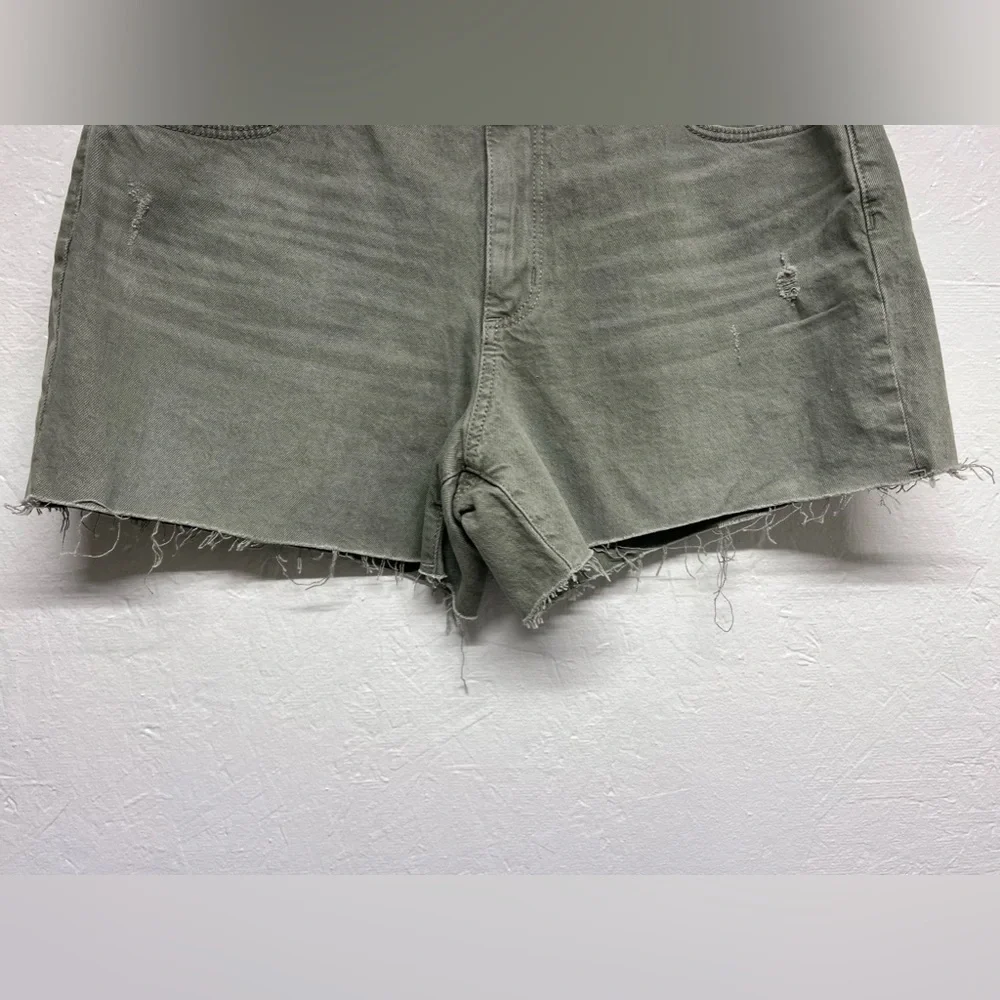 WOMEN'S High-Rise Midi Jean Shorts - Universal Thread - 12 - Picture 4 of 12